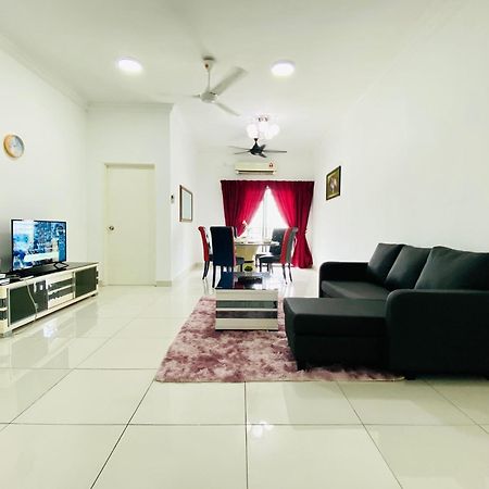 Cozy 1-10 Pax 4Qbeds 2Sbeds Shah Alam Sec7, I-City Екстериор снимка
